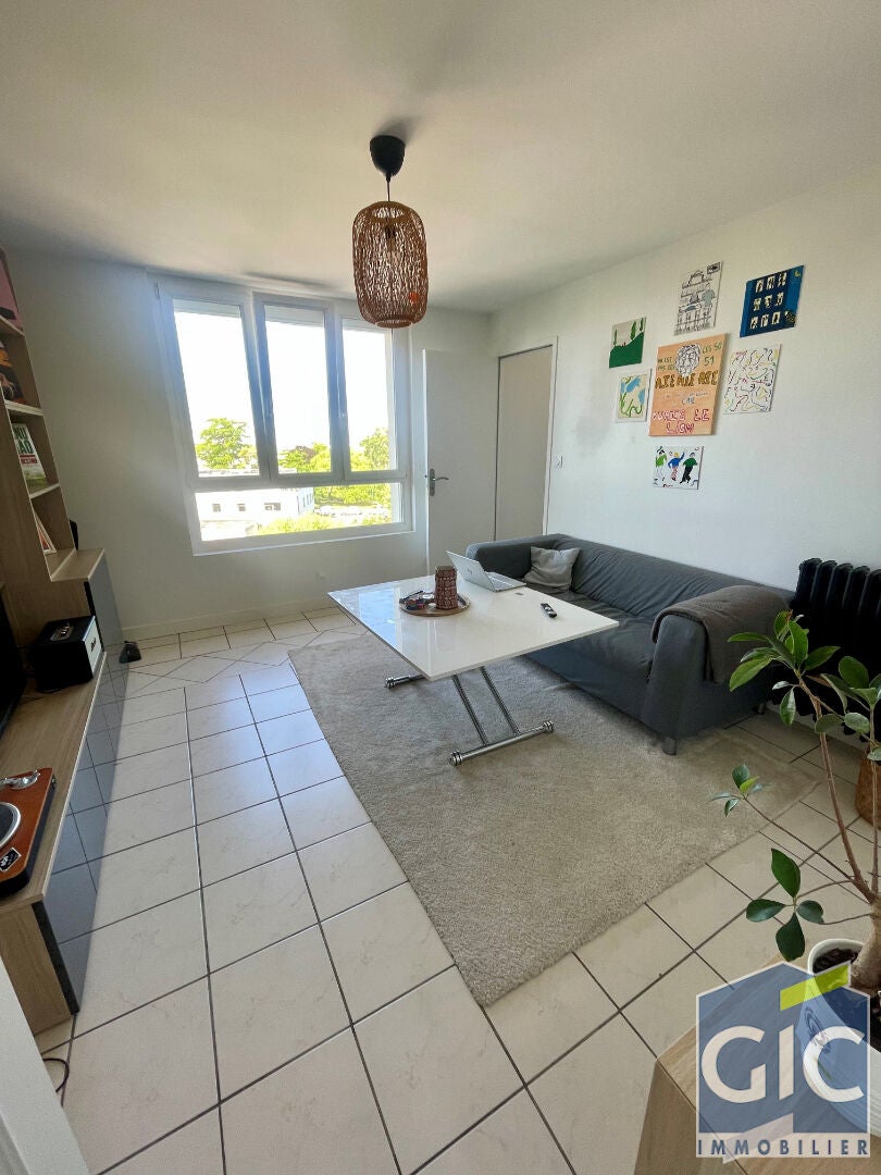 Flat Rue Monseigneur Adam in Caen