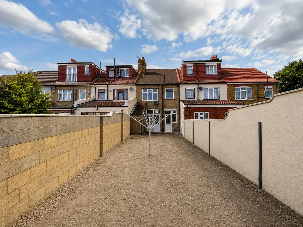 House Flanders Road in Greater London