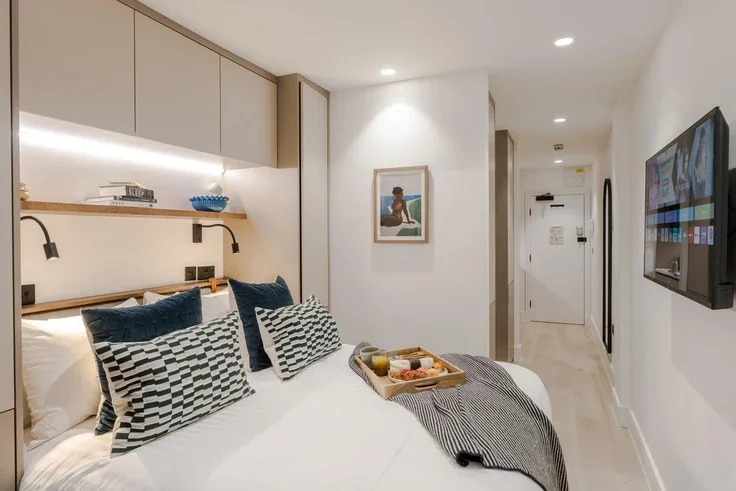 Flat Marloes Road in Greater London