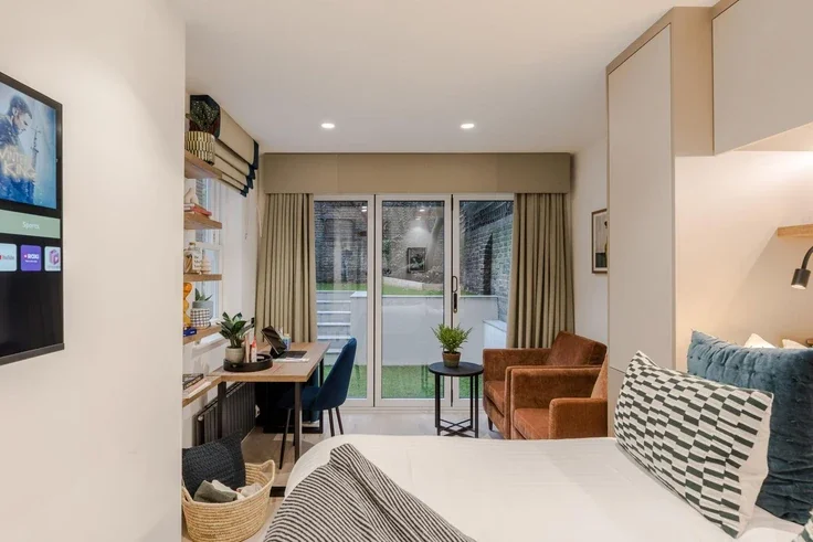 Flat Marloes Road in Greater London