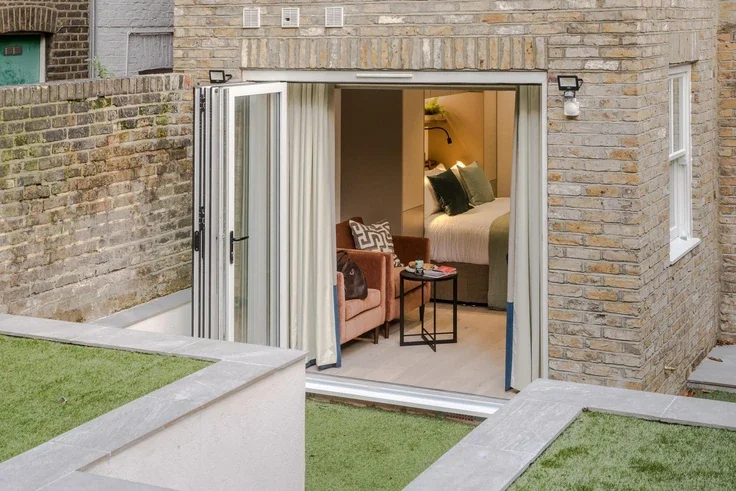 Flat Marloes Road in Greater London