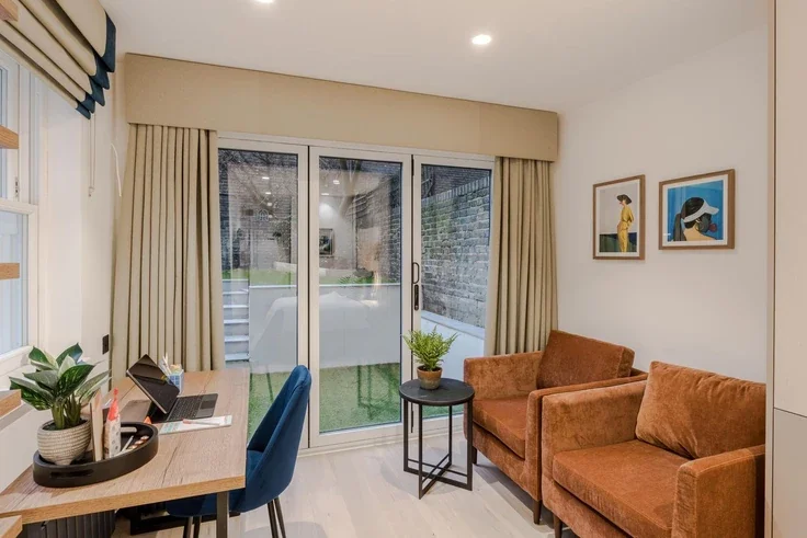 Flat Marloes Road in Greater London