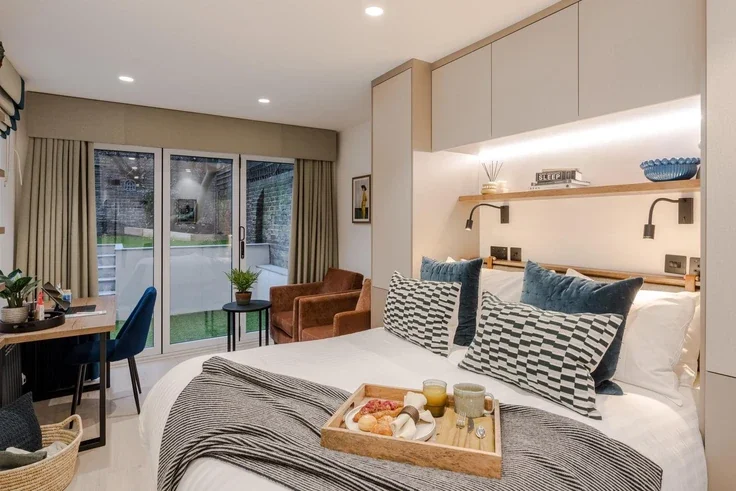Flat Marloes Road in Greater London