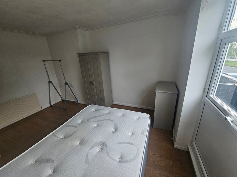Room East Lancashire Road in Liverpool