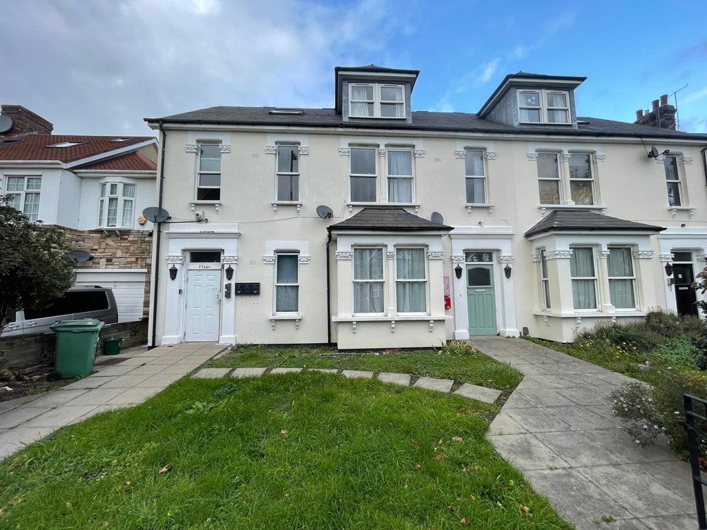 Flat Lansdowne Road in Greater London