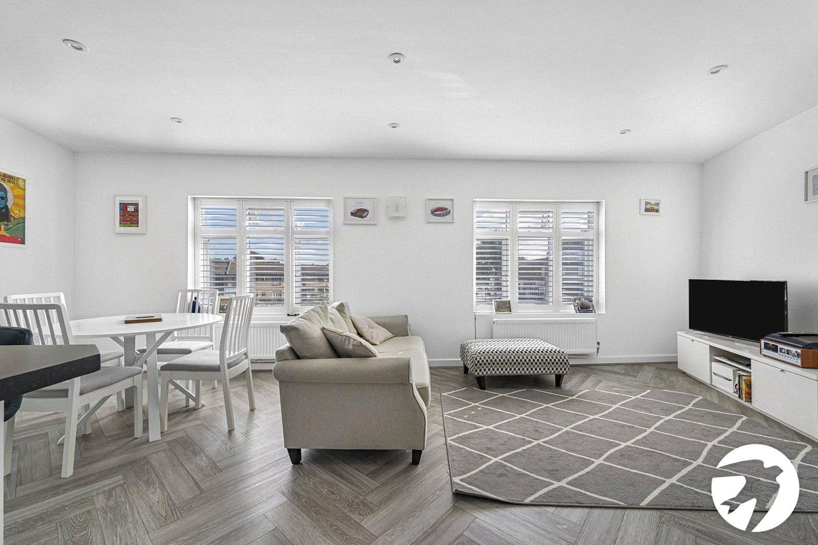 Flat Bellegrove Road in Greater London