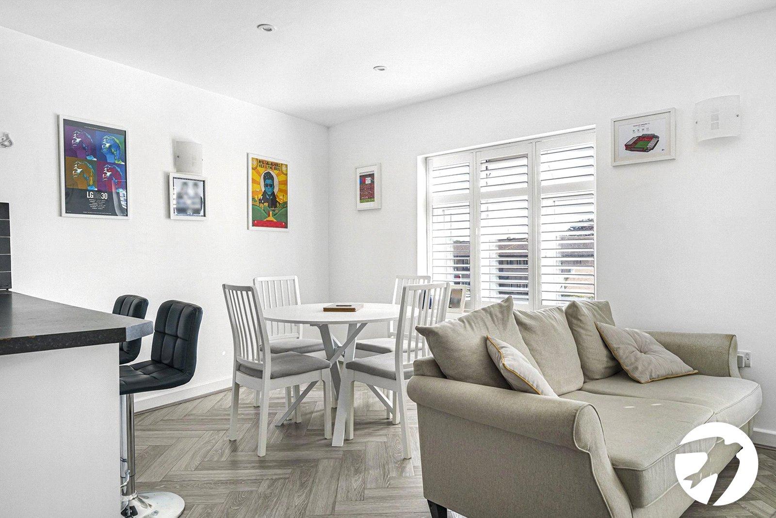 Flat Bellegrove Road in Greater London