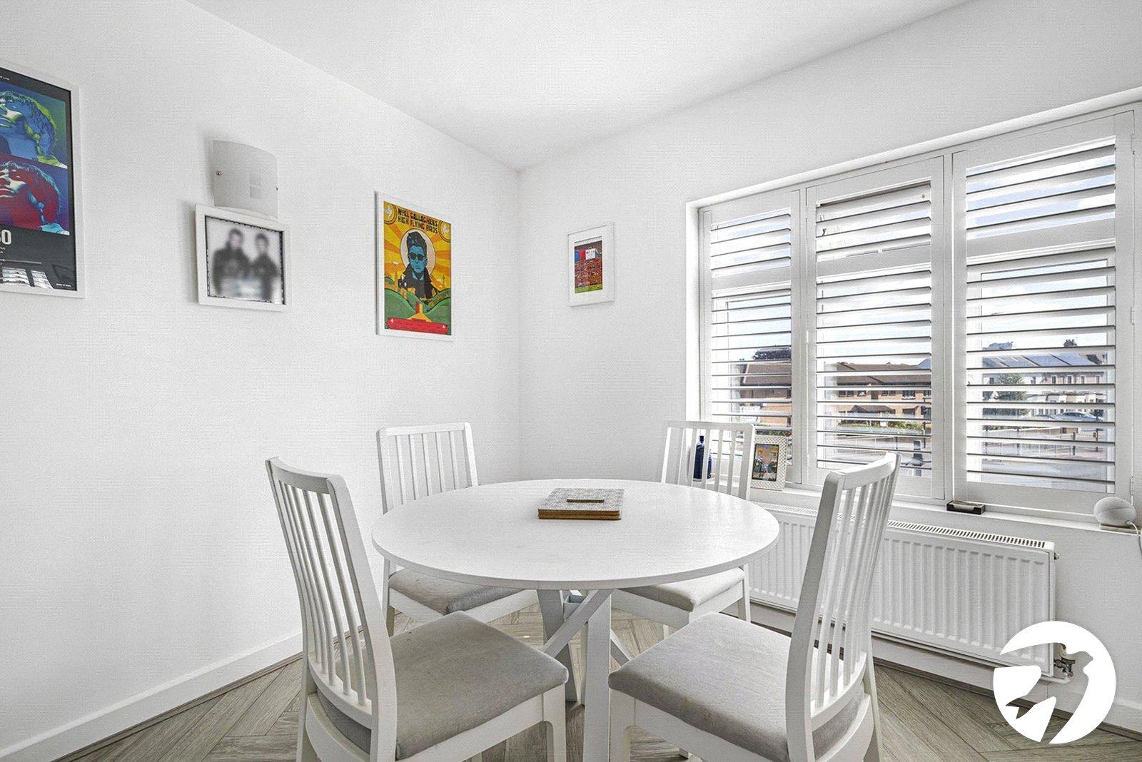 Flat Bellegrove Road in Greater London