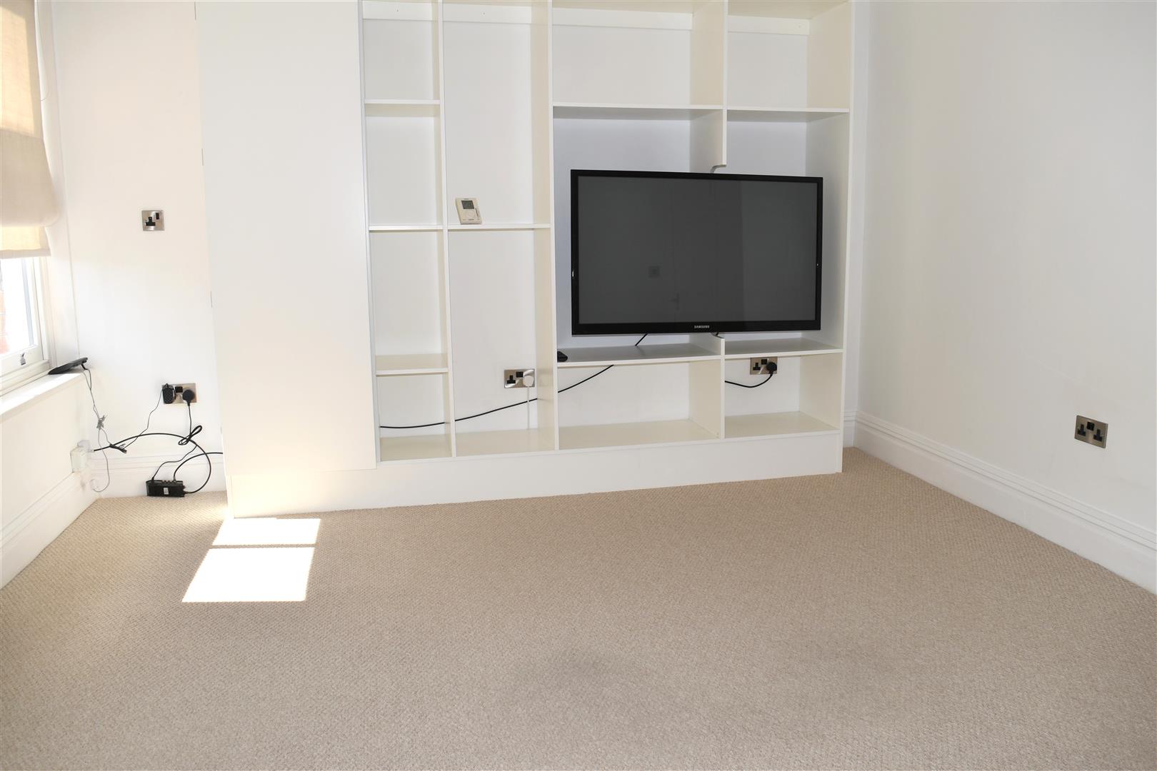 Flat Leeds Road in Harrogate