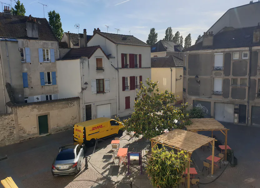 Flat Place Étienne Chevallier in Melun