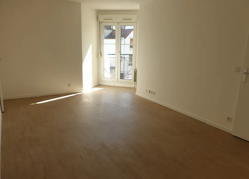 Flat Place Étienne Chevallier in Melun