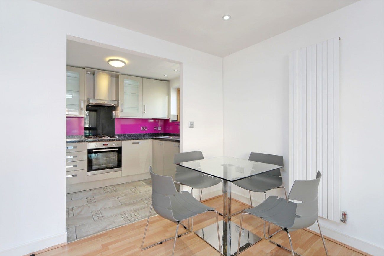 Flat Richard Street in Greater London