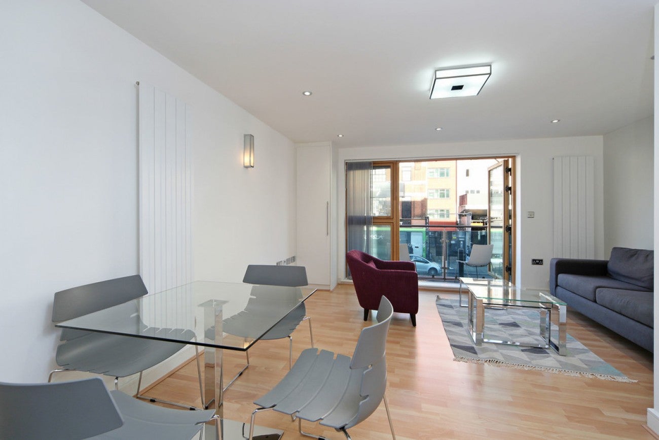 Flat Richard Street in Greater London