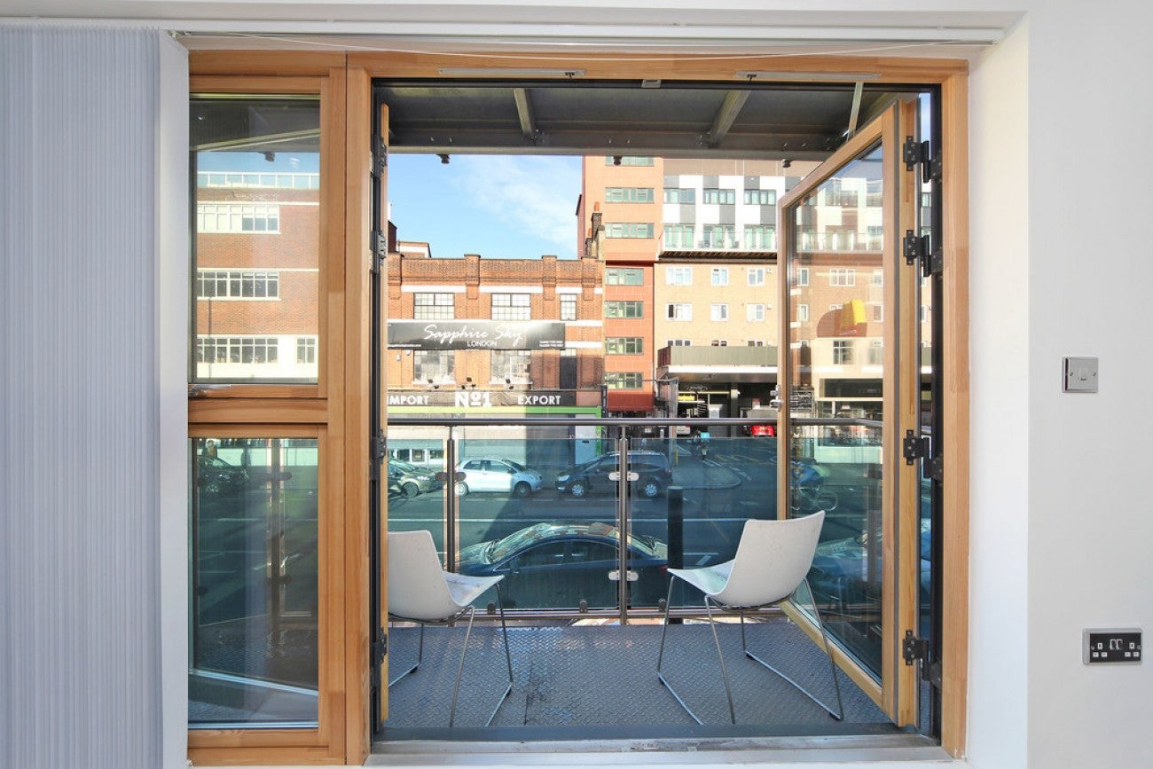 Flat Richard Street in Greater London