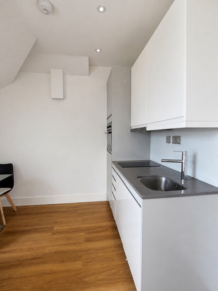 Flat Hayling Close in Slough