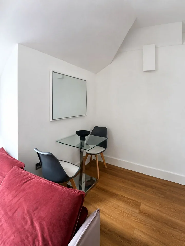 Flat Hayling Close in Slough
