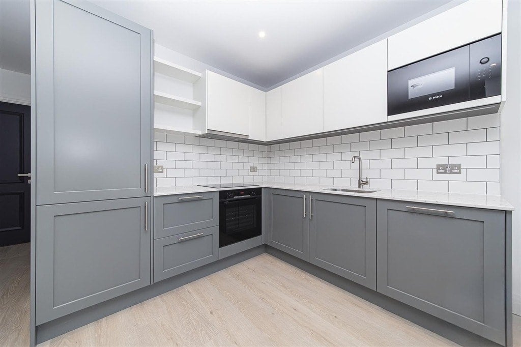 Flat New Broadway in Greater London