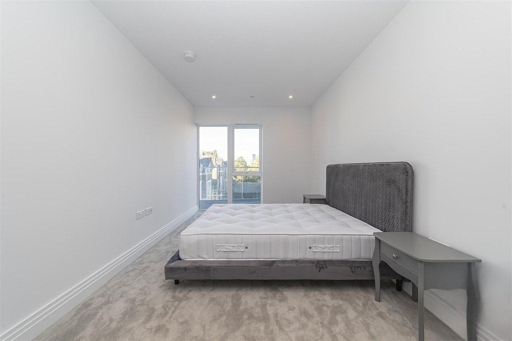 Flat New Broadway in Greater London
