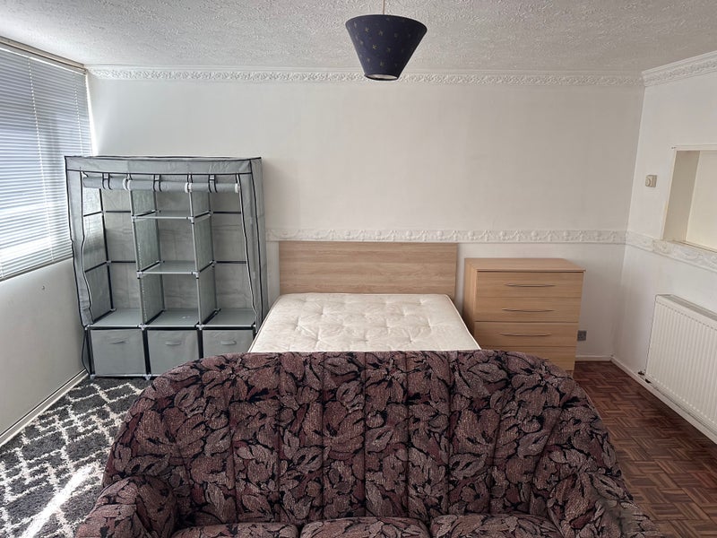 Room Durham Way in Breckland District