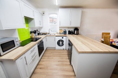 Flat Bainbrigge Road in Leeds