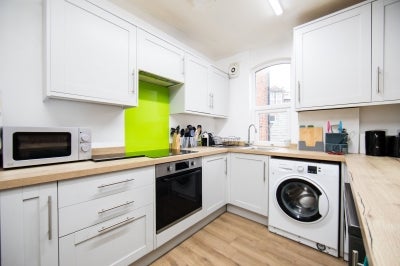 Flat Bainbrigge Road in Leeds