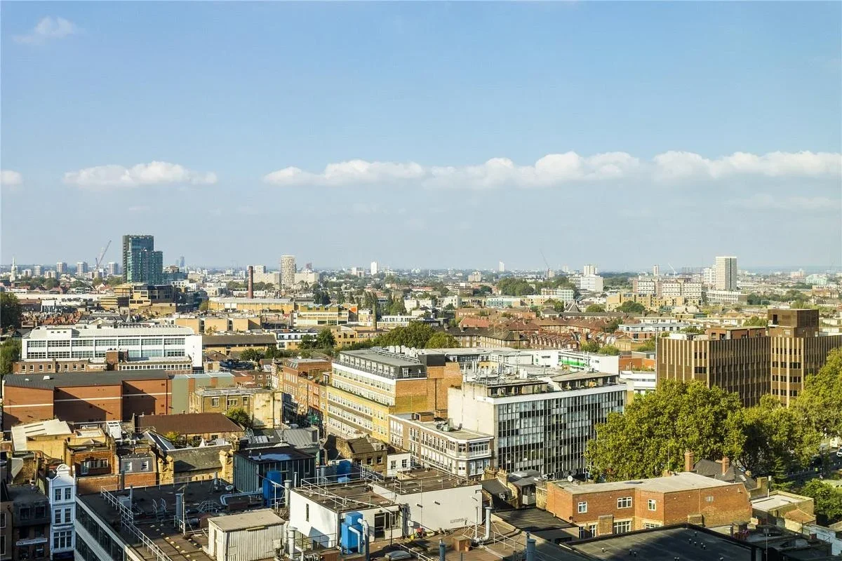 Flat Alie Street in Greater London