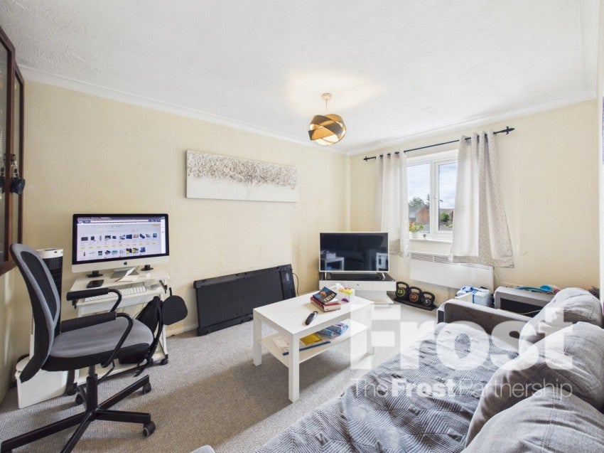 Flat Bridgewater Court in Slough