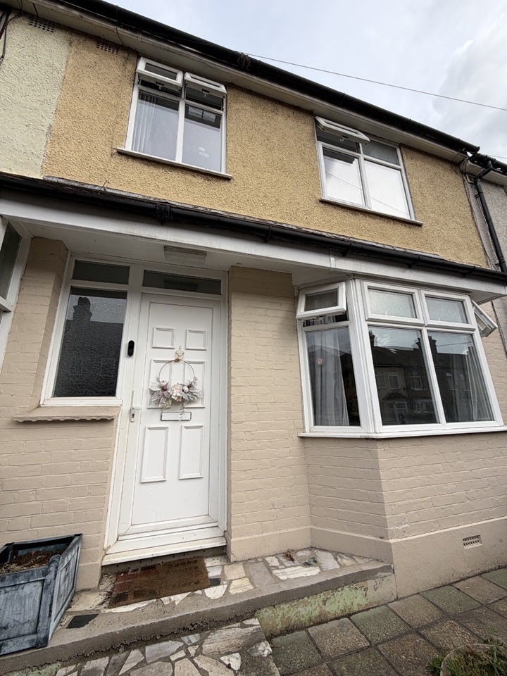 House Rosebery Road in Grays