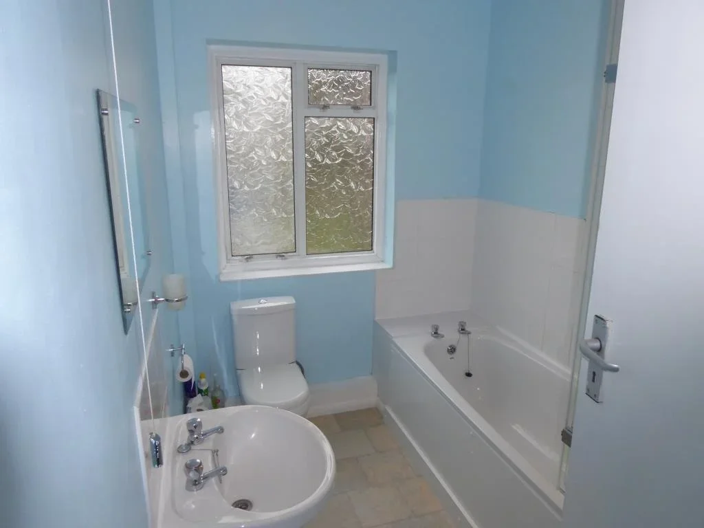Flat Kingston Road in Borough of Spelthorne