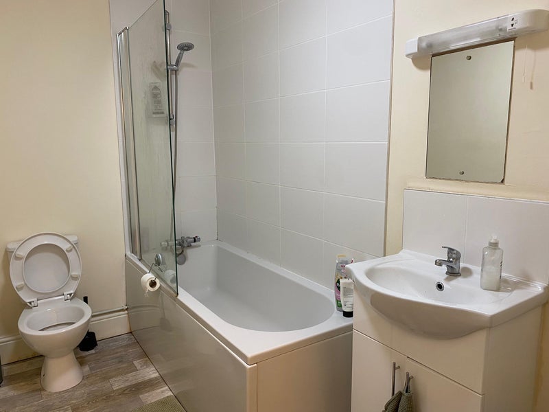 Room Ballbrook Avenue in Manchester