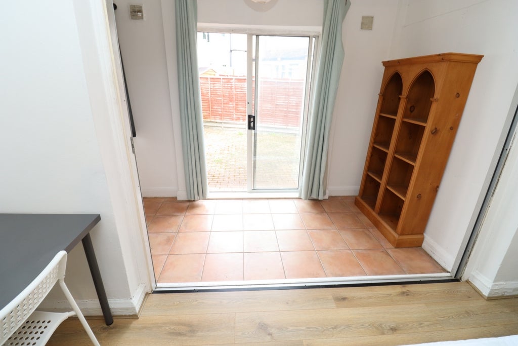 Room Globe Road in Greater London