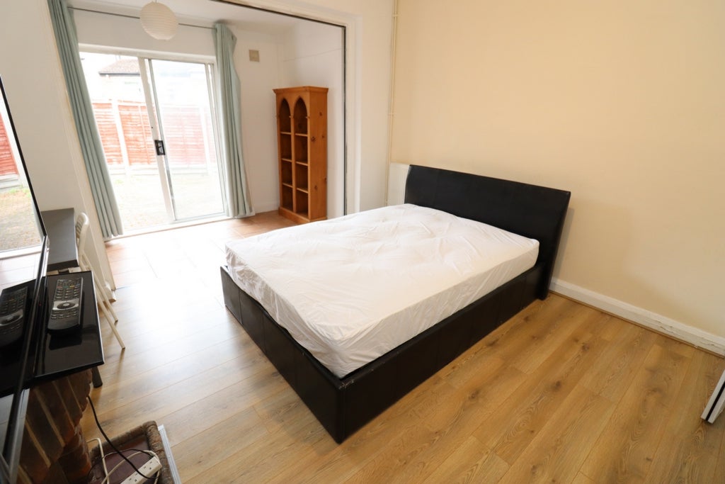 Room Globe Road in Greater London