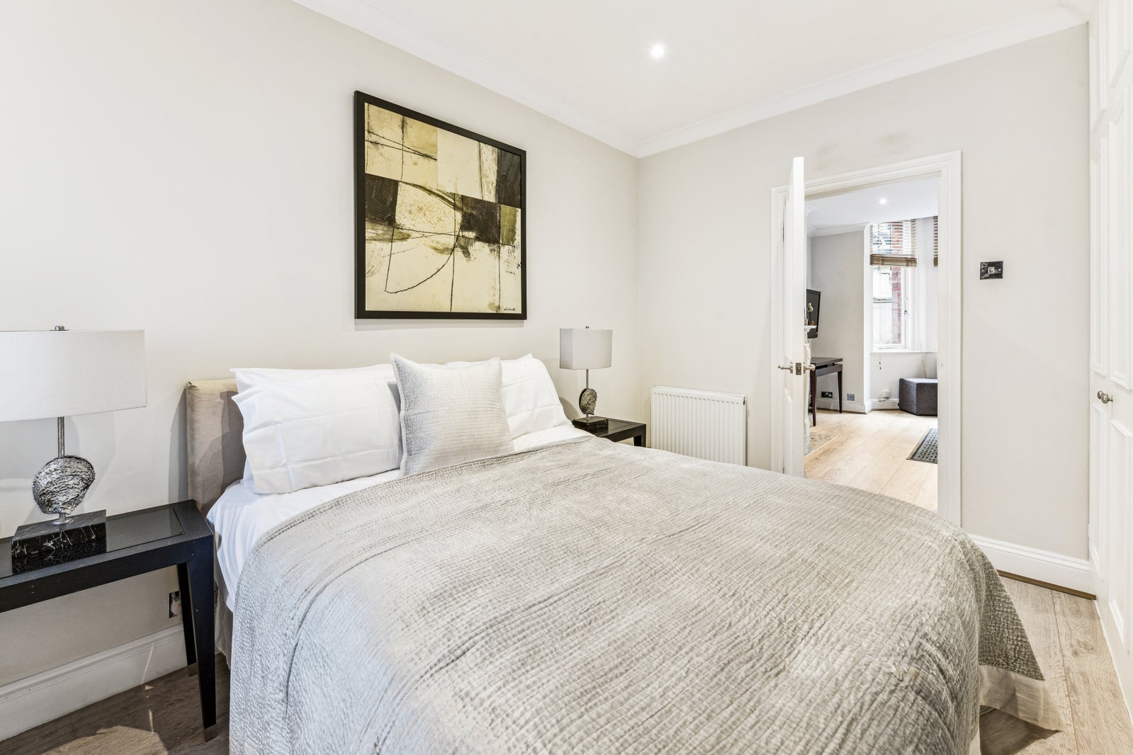 Flat Rosary Gardens in Greater London