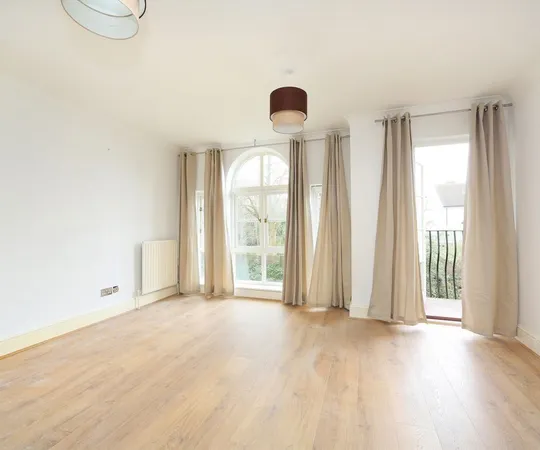 Flat Queen's Road in Greater London