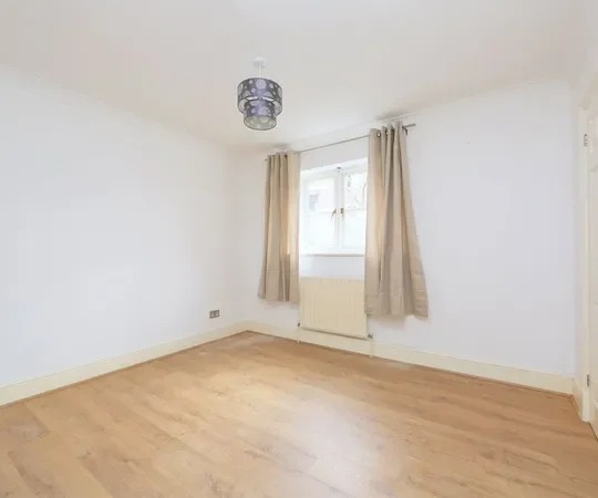 Flat Queen's Road in Greater London