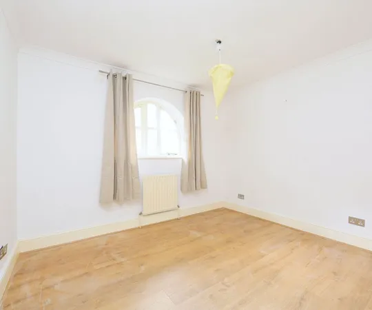 Flat Queen's Road in Greater London