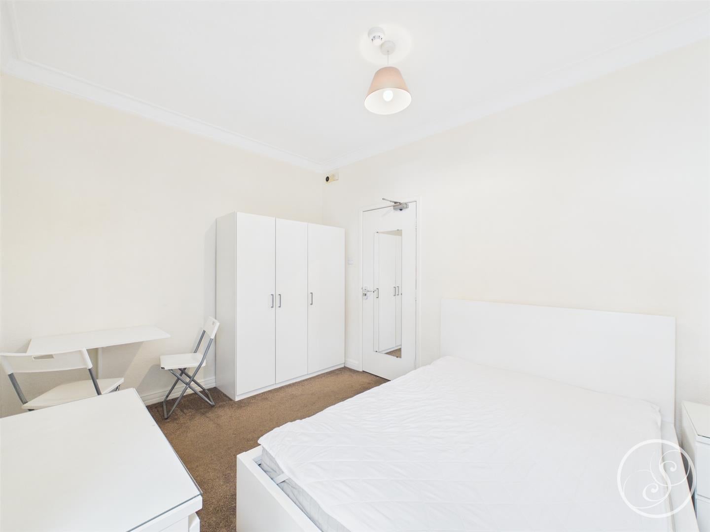 Flat Hawthorn Vale in Leeds