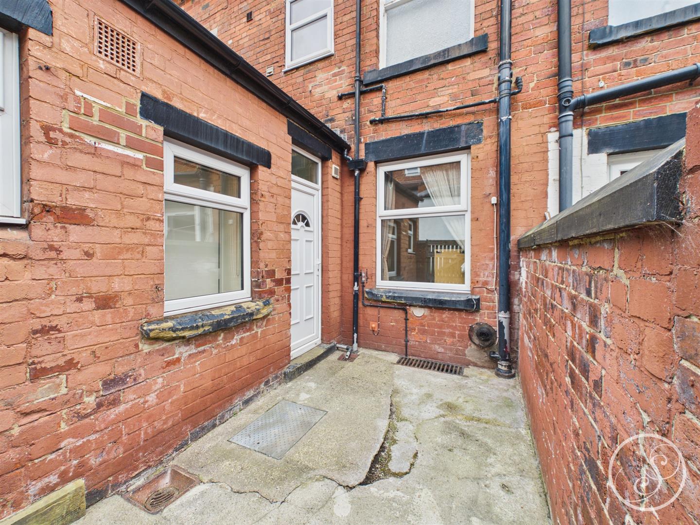 Flat Hawthorn Vale in Leeds