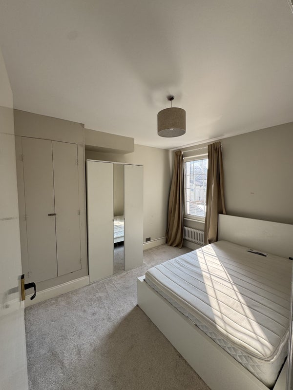 Room Kingsland Road in Greater London