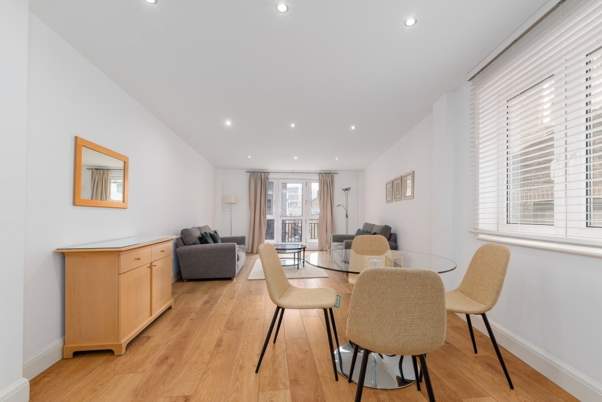 Flat Bartholomew Close in City of London