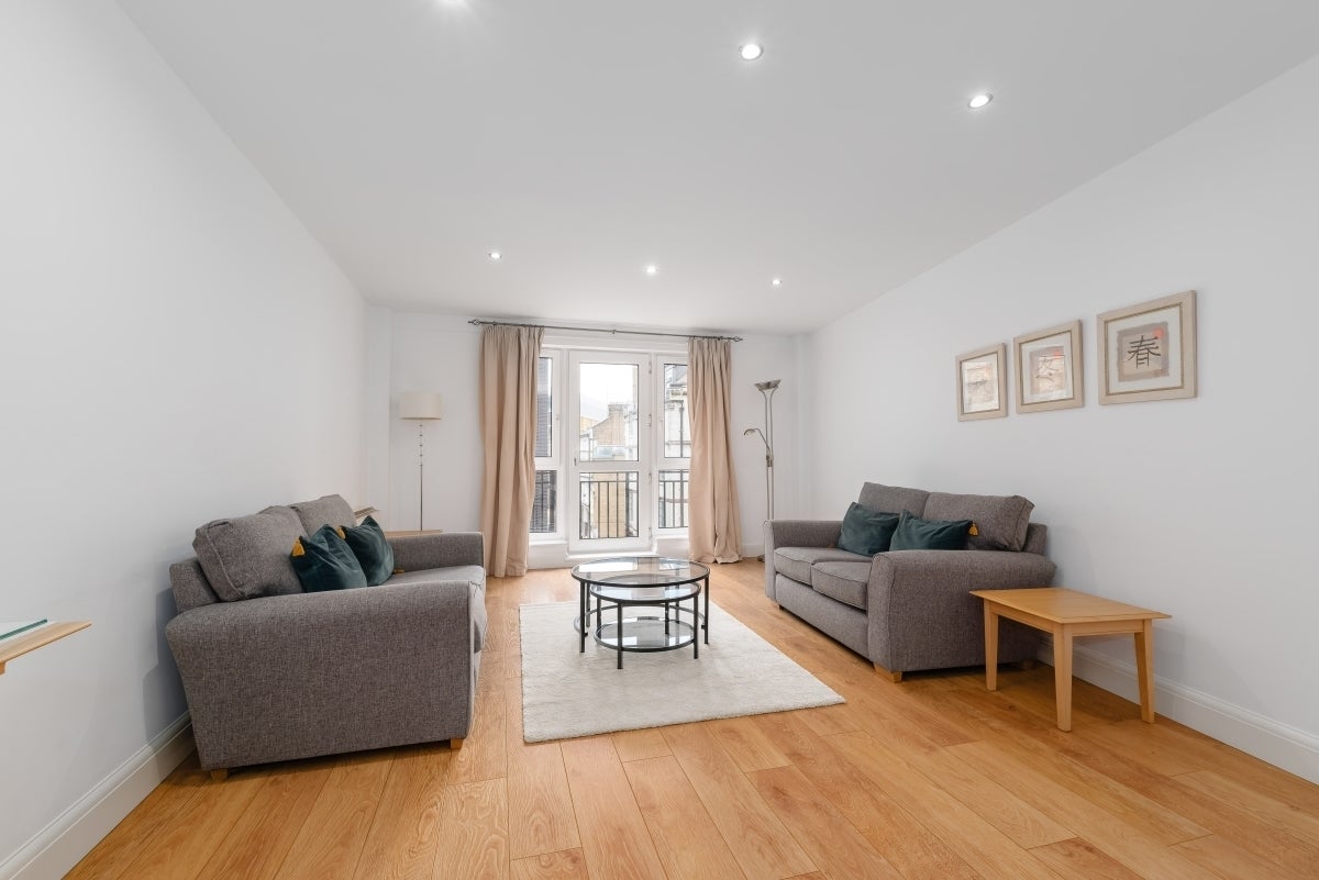Flat Bartholomew Close in City of London