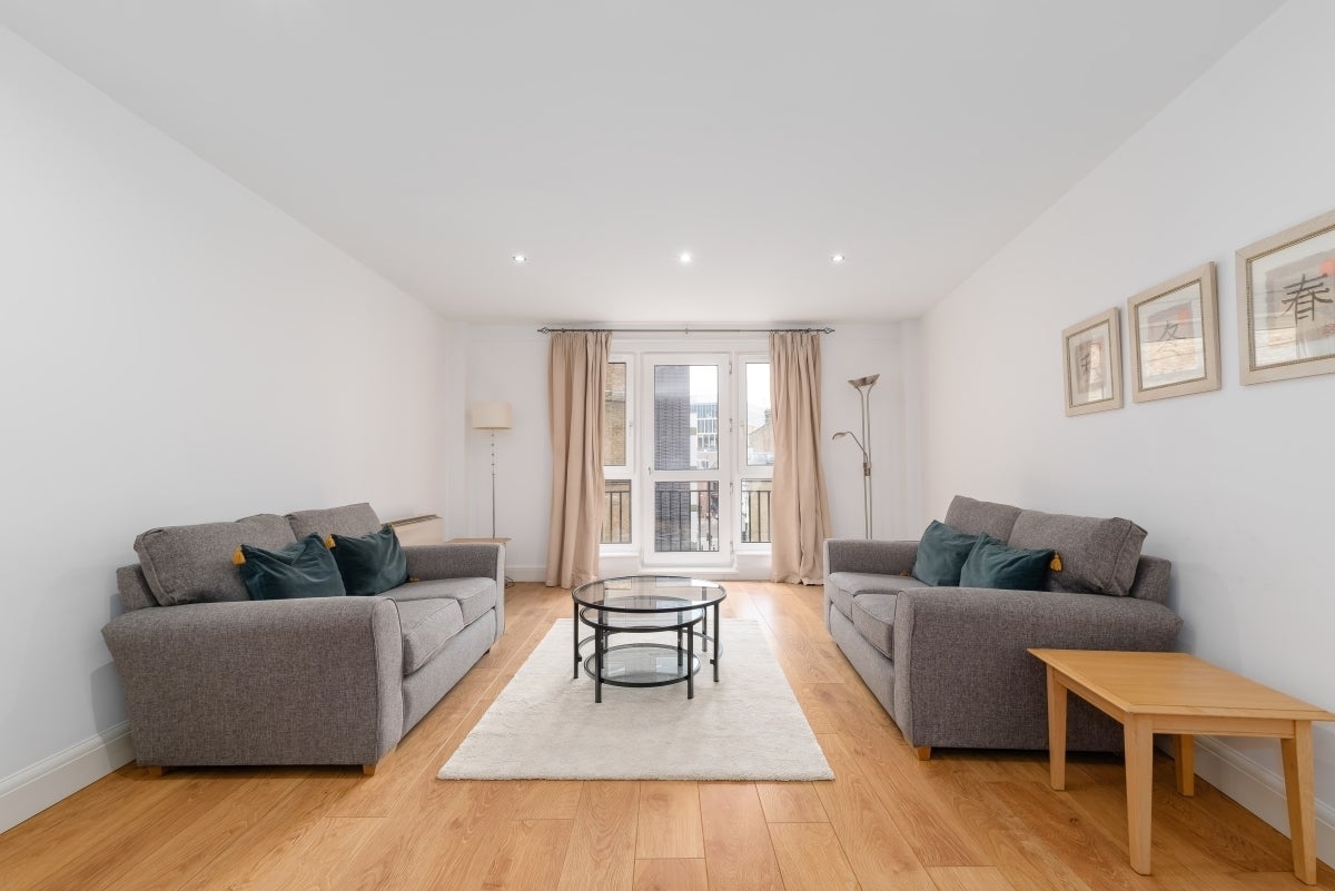 Flat Bartholomew Close in City of London