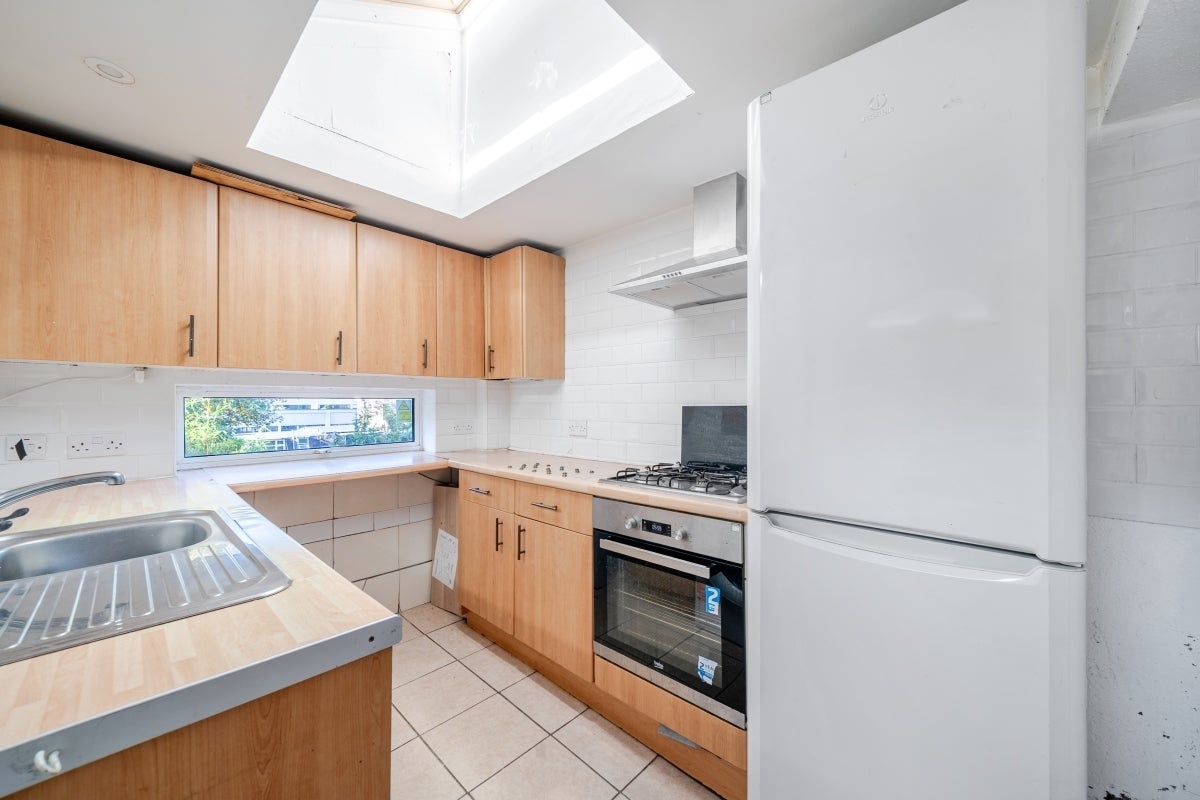 Flat Farningham Road in Caterham