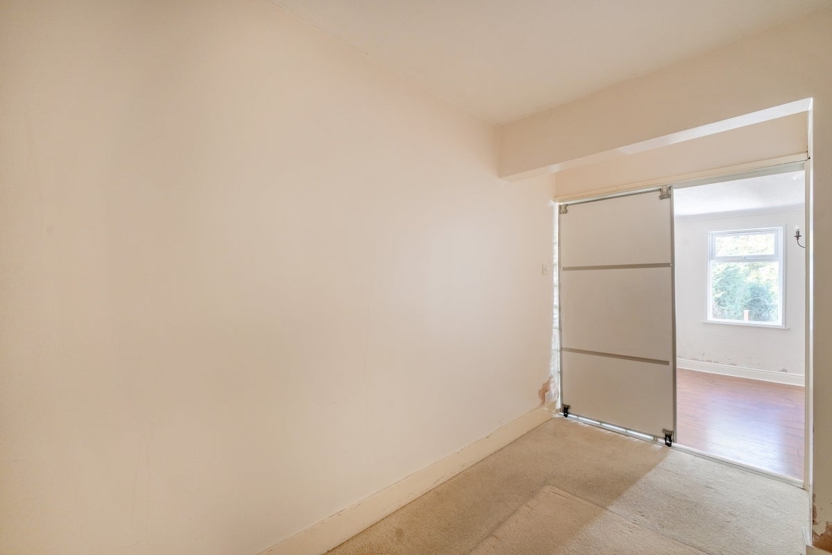 Flat Farningham Road in Caterham