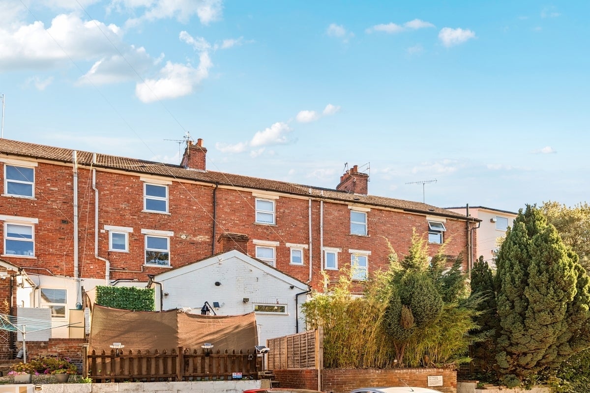 Flat Farningham Road in Caterham