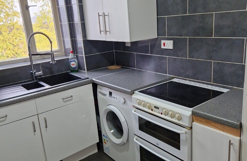 Flat Cherry Blossom Close in Greater London