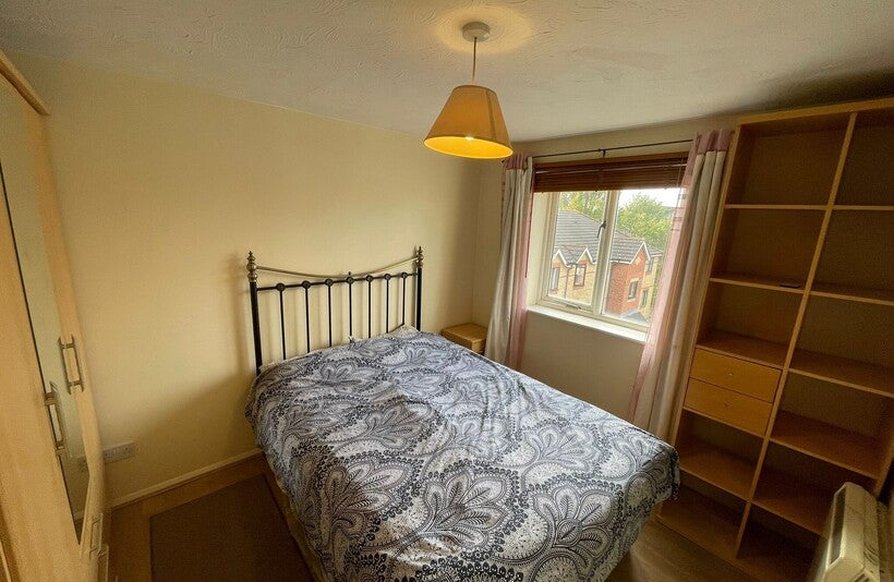 Flat Cherry Blossom Close in Greater London