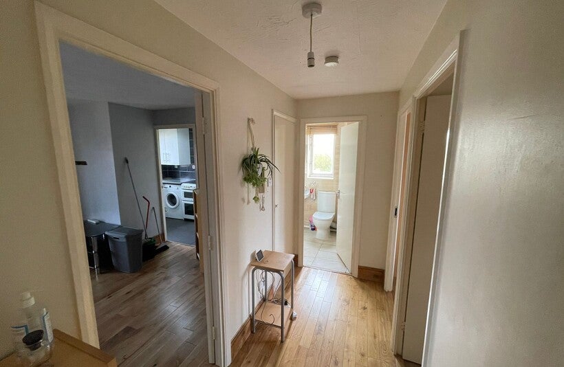 Flat Cherry Blossom Close in Greater London