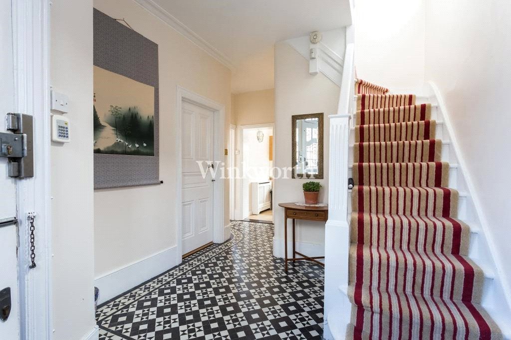 House Riverway in Greater London