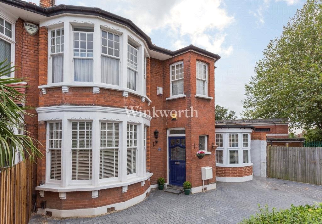 House Riverway in Greater London